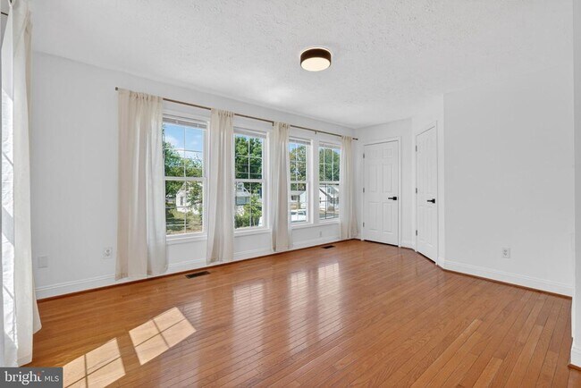 Building Photo - 1609 Airport Ave
