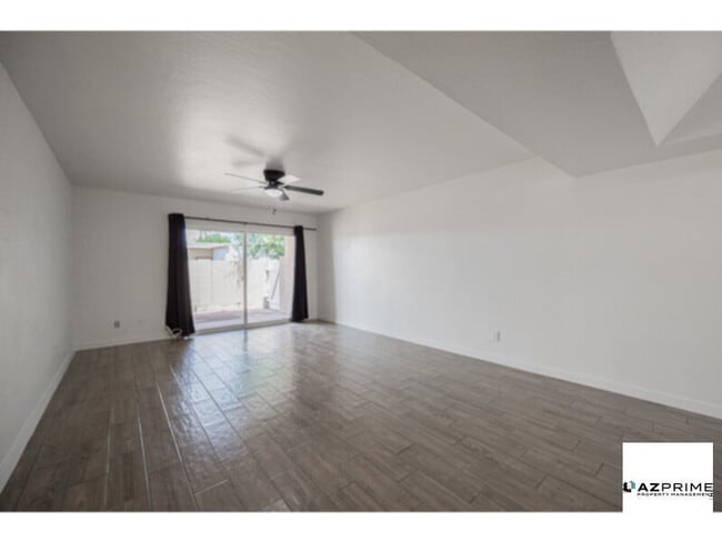 Building Photo - Prime Tempe location Meets Modern Upgrades...