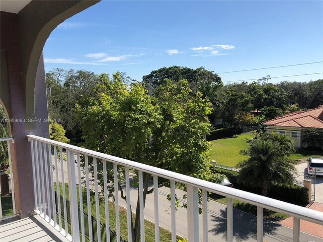 Building Photo - 9301 SW 92nd Ave