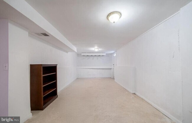 Building Photo - 1103 Burwick Dr
