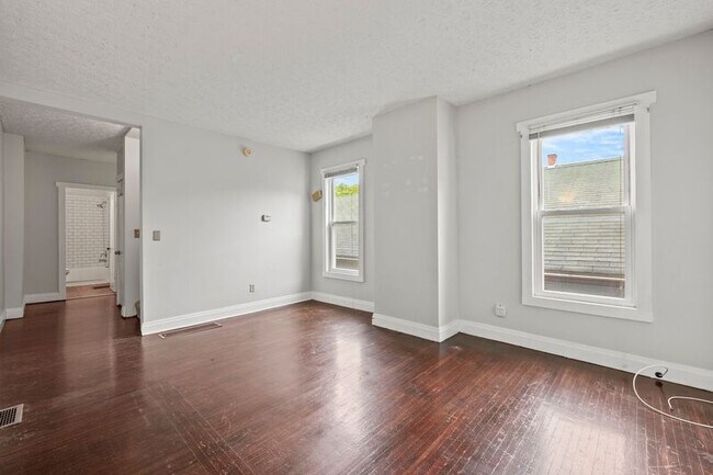 Building Photo - 285-287 E Whittier St