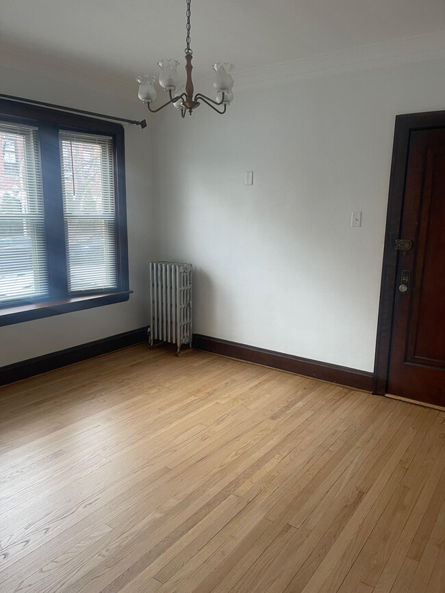 Dining room - 4441 N Laramie Ave