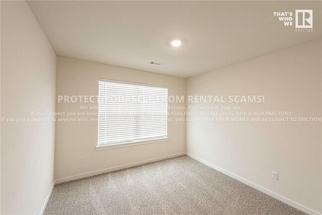 Building Photo - 3801 Pinecrest St