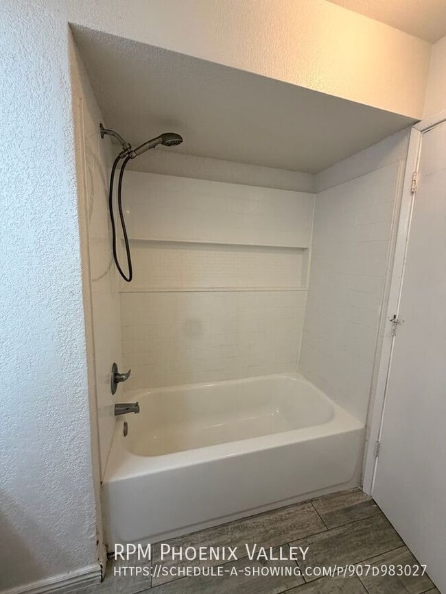 Building Photo - 2954 N Oregon St