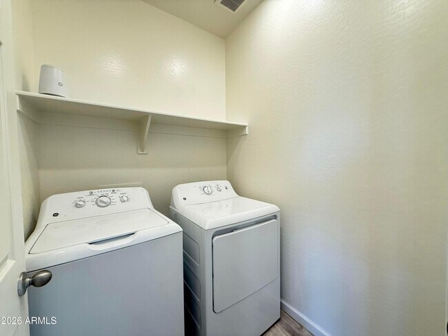 Building Photo - 2372 E Dust Devil Dr