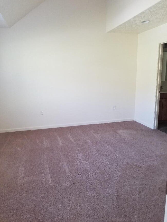 Building Photo - 28 Holler Rd