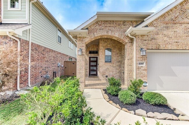 Building Photo - 6019 Bristlegrass Ln