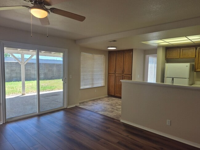 Building Photo - Adorable 3 bedroom 2.5 bath home