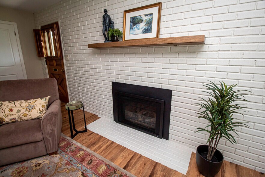 Building Photo - 40 Leonard Ave