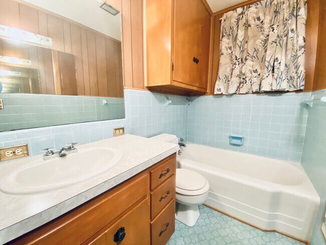 Building Photo - HUGA, Adorable 4 bedroom 3 bath home plus bonus room! MUST SEE to appreciate!
