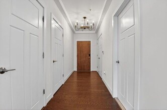 Building Photo - 1107 S Walter Reed Dr