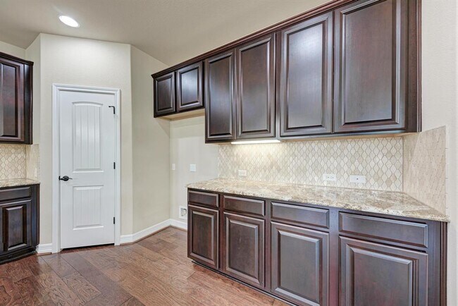 Building Photo - 12300 Terraza Cir