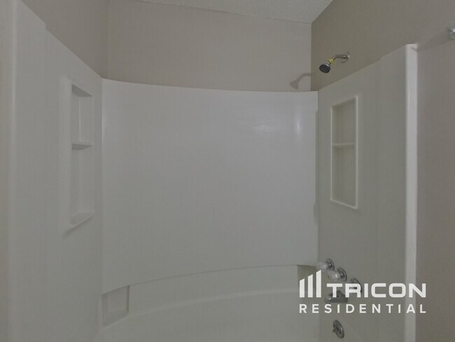 Building Photo - 9 Newworth Ct