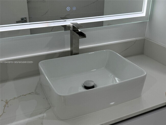 Building Photo - 18031 Biscayne Blvd