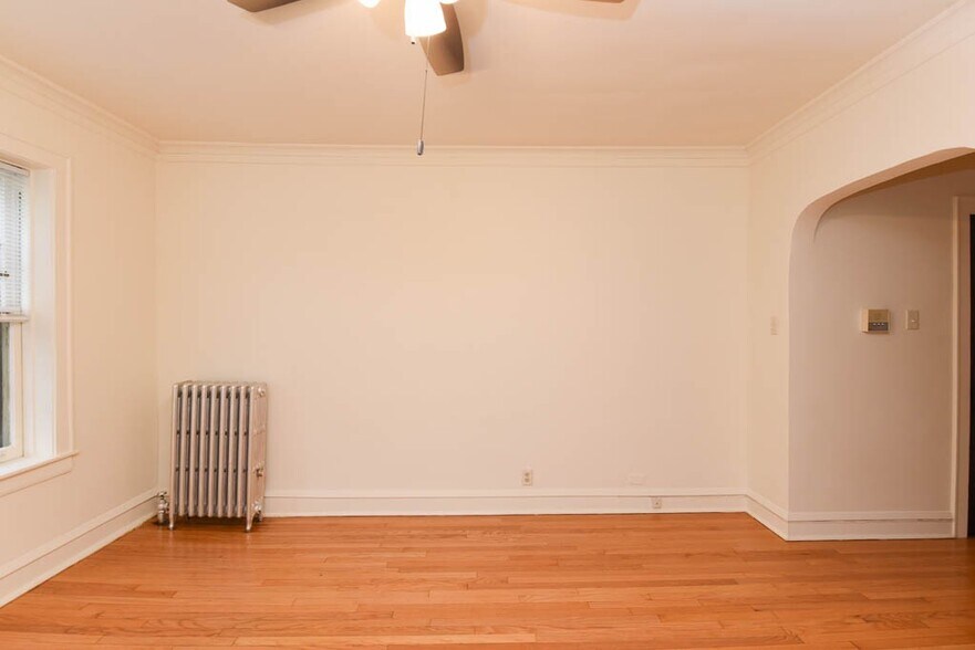 Building Photo - 2850 W Cullom Ave