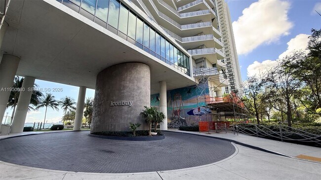 Building Photo - 460 NE 28th St