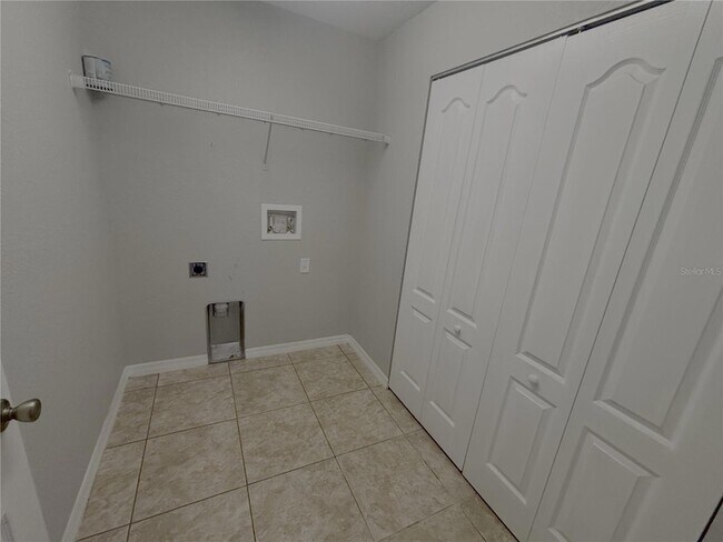 Building Photo - 9965 SW 55th Ave Rd