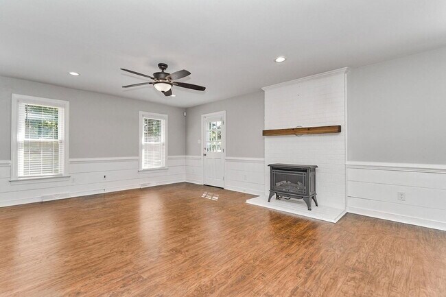 Building Photo - 9395 Blacksmith Dr