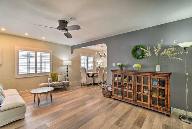 Building Photo - 4 Bed, 3 Bath, stunning home, located in t...
