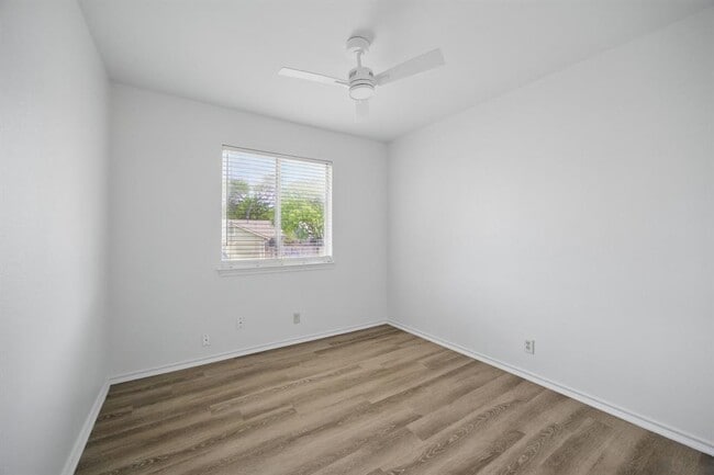 Building Photo - 2808 Kestrel Dr