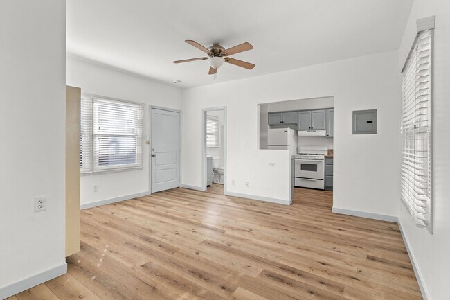 Building Photo - 526 Magnolia Avenue