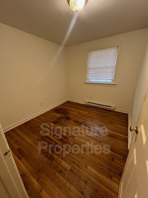 Building Photo - 208 N Cedar Ave