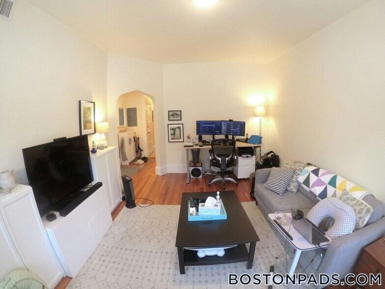 Building Photo - 1463 Beacon St