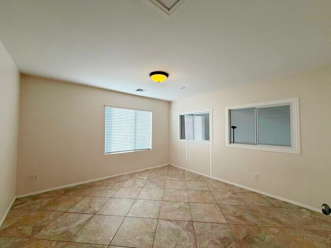 Building Photo - 7473 Glorious Sun Dr