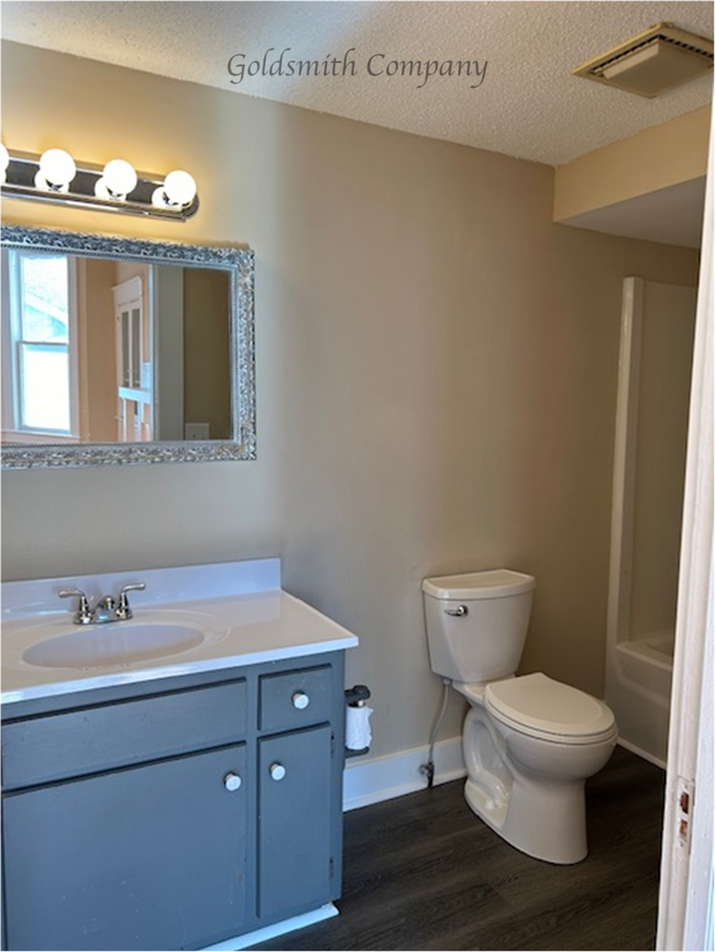 Building Photo - 224 E. Park Avenue # 1