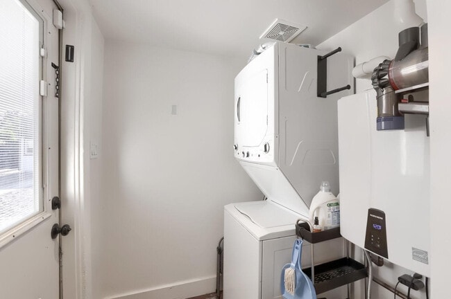 Building Photo - 2026 North 23rd Pl