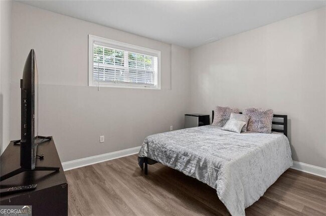 Building Photo - 1599 Gaylor Cir SE