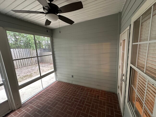 Building Photo - 22 Sir Lancelot Way