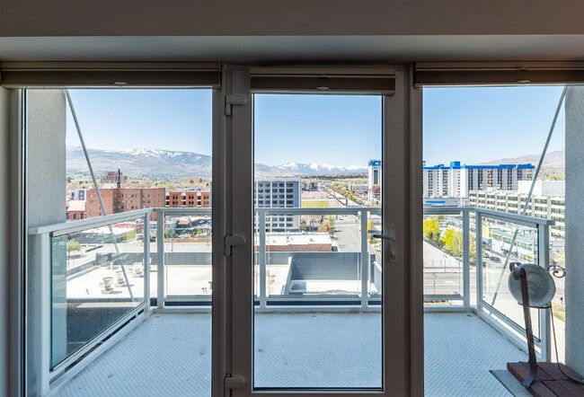 Building Photo - Cozy 2 bedroom in downtown Reno Area!