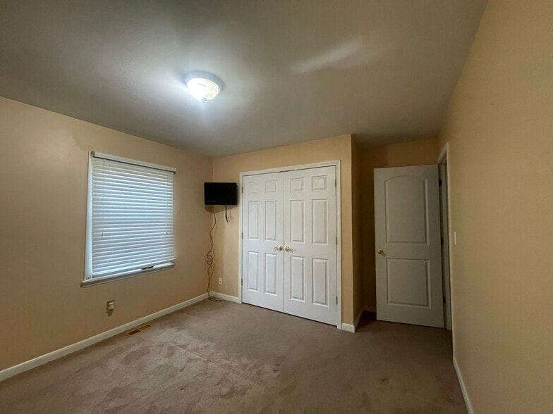 Building Photo - 1832 Epworth Ln