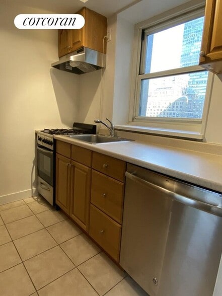 Building Photo - 159 W 53rd St