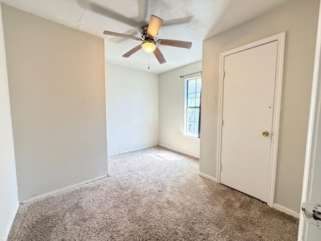 Building Photo - 321 Huntington St