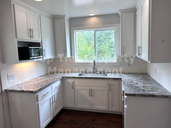 Building Photo - Very Charming, updated 2 Bd/1 Ba, 1178 sf Single-Family House in Lafayette available May 14th for...