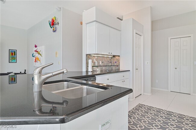 Building Photo - 3681 Lakemont Dr
