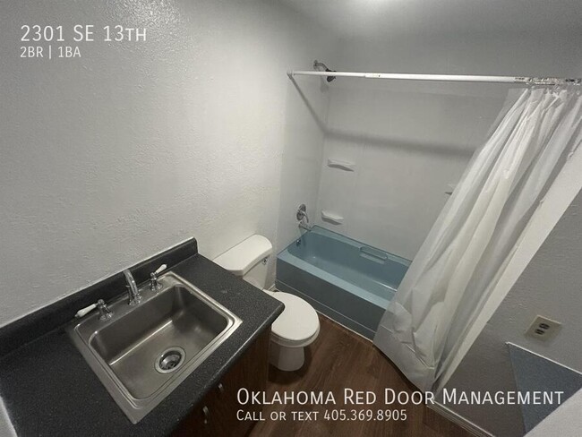 Building Photo - 2301 SE 13th-