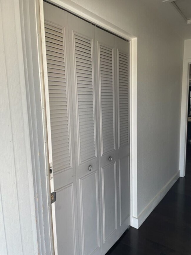 Building Photo - Charming 3 Bedroom Home | Oversized Backyard on Corner Lot