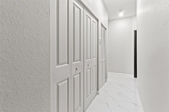 Building Photo - 221 SW 159th Way