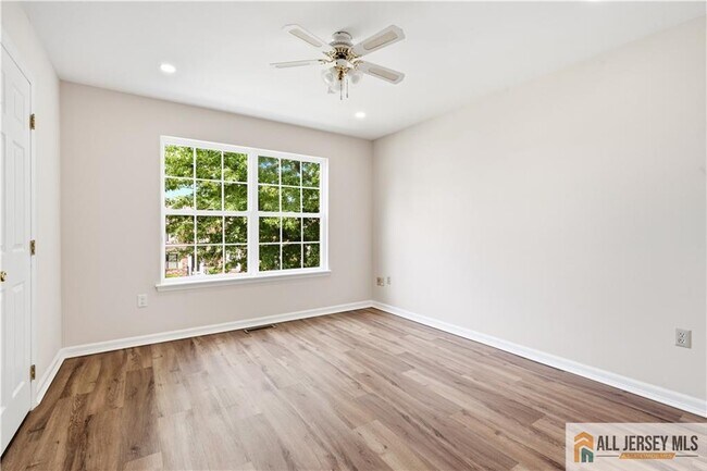 Building Photo - 55 Parsler Pl