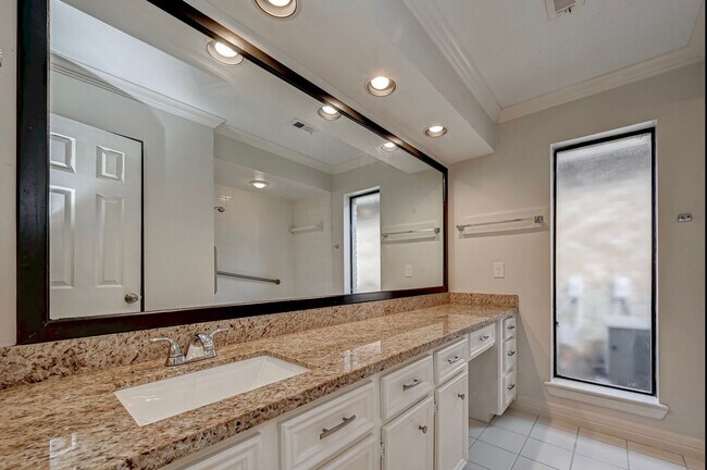 Building Photo - 1746 Cloister Dr