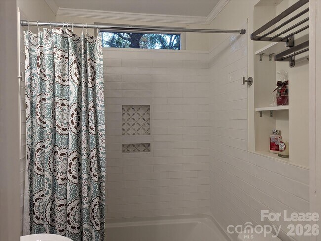 Building Photo - 215 Eastside Dr