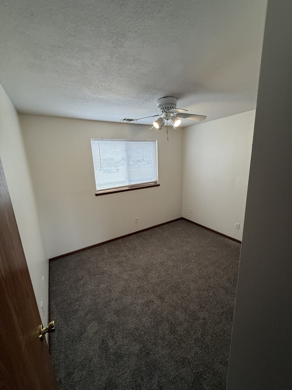 Building Photo - 215 Jewel Dr