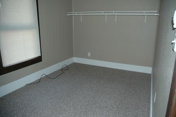 Building Photo - 1115 E Burlington St