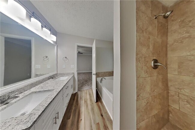 Building Photo - 3013 Rockview Dr