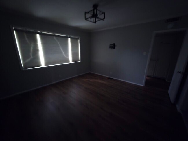 Building Photo - UPPER 1BD/1BA CONDO WITH GARAGE AND COMMON...