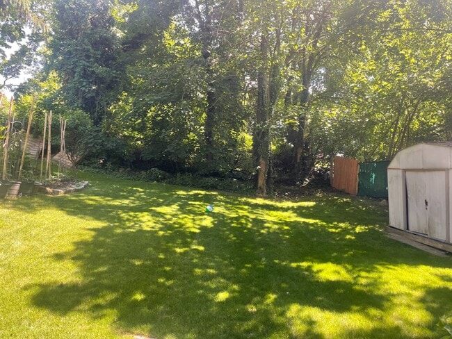 Building Photo - 26 Elm Ave