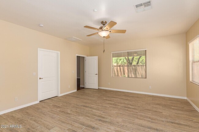 Building Photo - 9058 W Big Oak St